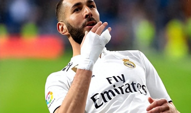 u球直播-恭喜申花！终于找到两位新外援的使用说明书，如今他们已携手爆发|上海申花|阿苏埃|中超|西乙|斯卢茨基_新浪新闻