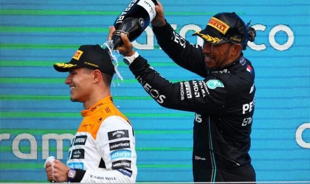 两代英国车手登银石领奖台 汉密尔顿赞迈凯伦赛车