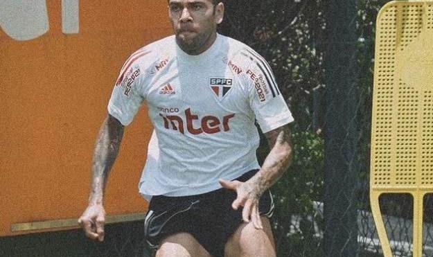 阿尔维斯后悔拒绝瓜帅曼城 他可能无缘今年美洲杯