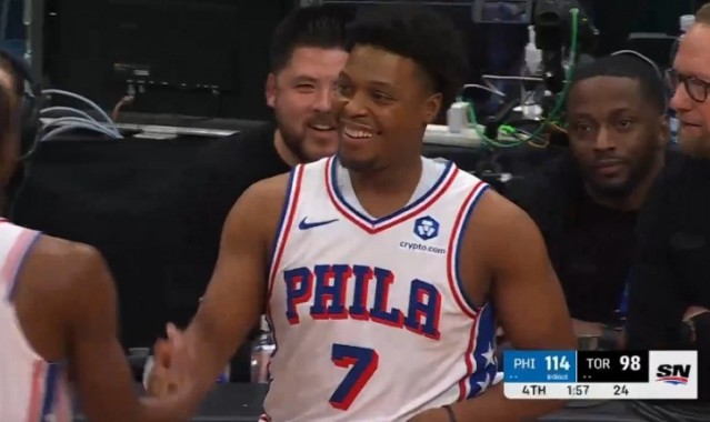 u球体育直播-队史绝对功臣！猛龙全场球迷为洛瑞送上掌声 后者在垃圾时间登场