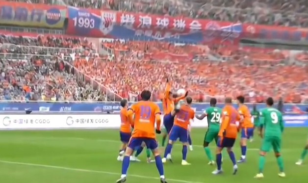 U直播-解说晒马德鲁加手球视频：应判点球，但主裁判无反应VAR也没介入